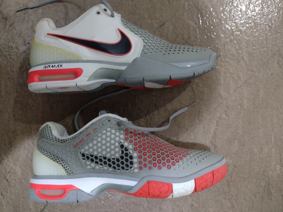 ナイキ　テニスシューズ　ナダルモデル