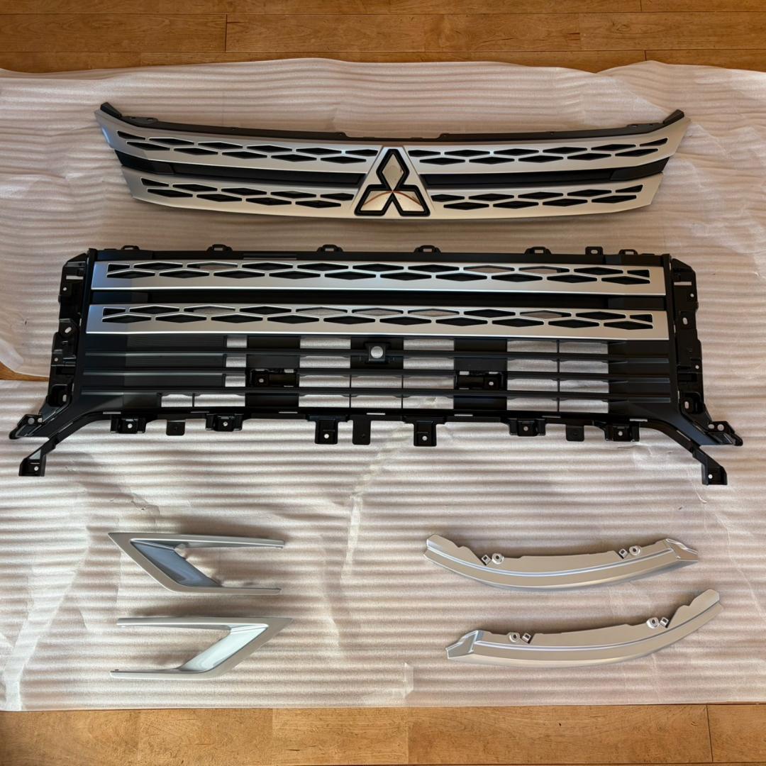 三菱 デリカD5　フロントグリル