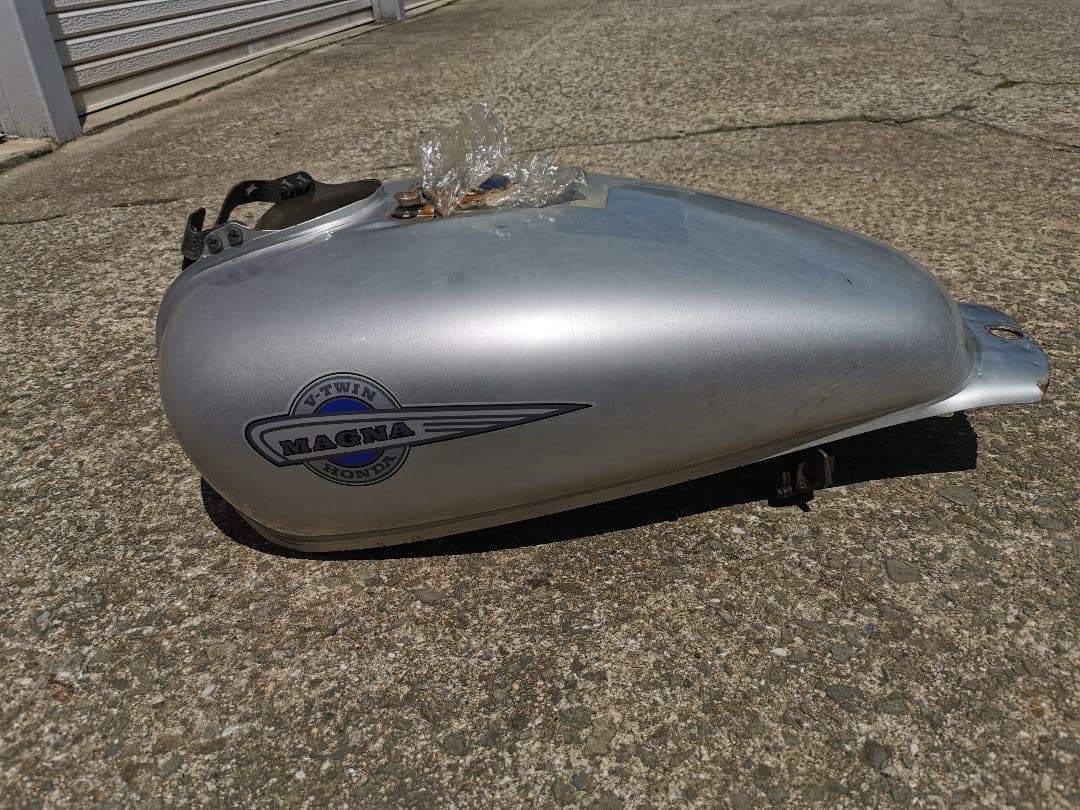 マグナ250 燃料タンク　シルバー