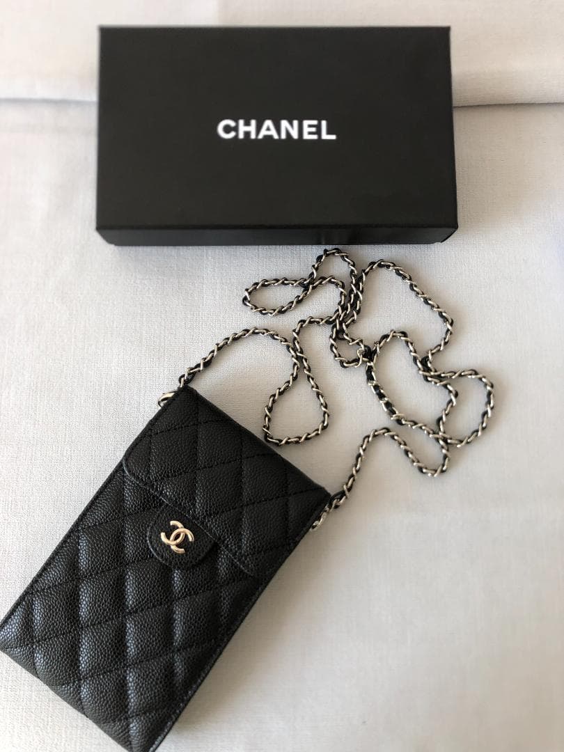 キルティングスマホショルダーバッグ　綺麗　ファション