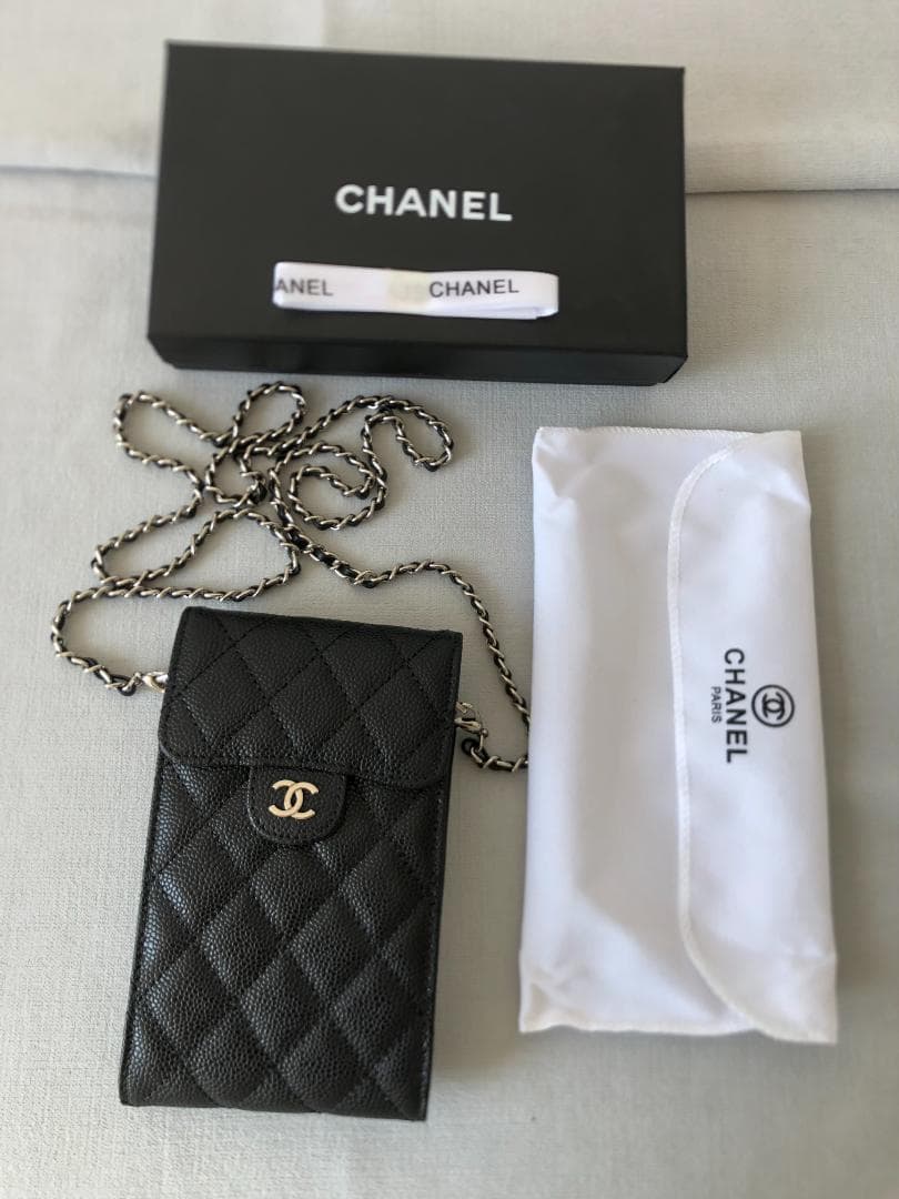 キルティングスマホショルダーバッグ　綺麗　ファション