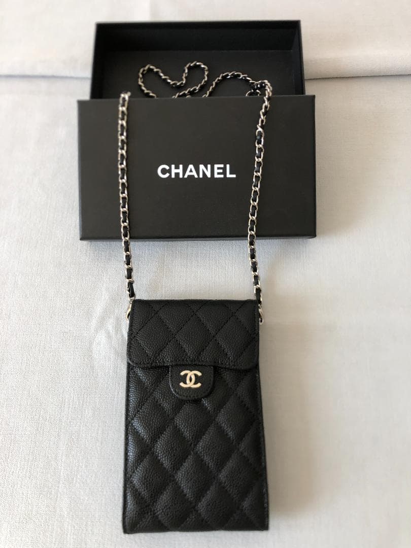 キルティングスマホショルダーバッグ　綺麗　ファション