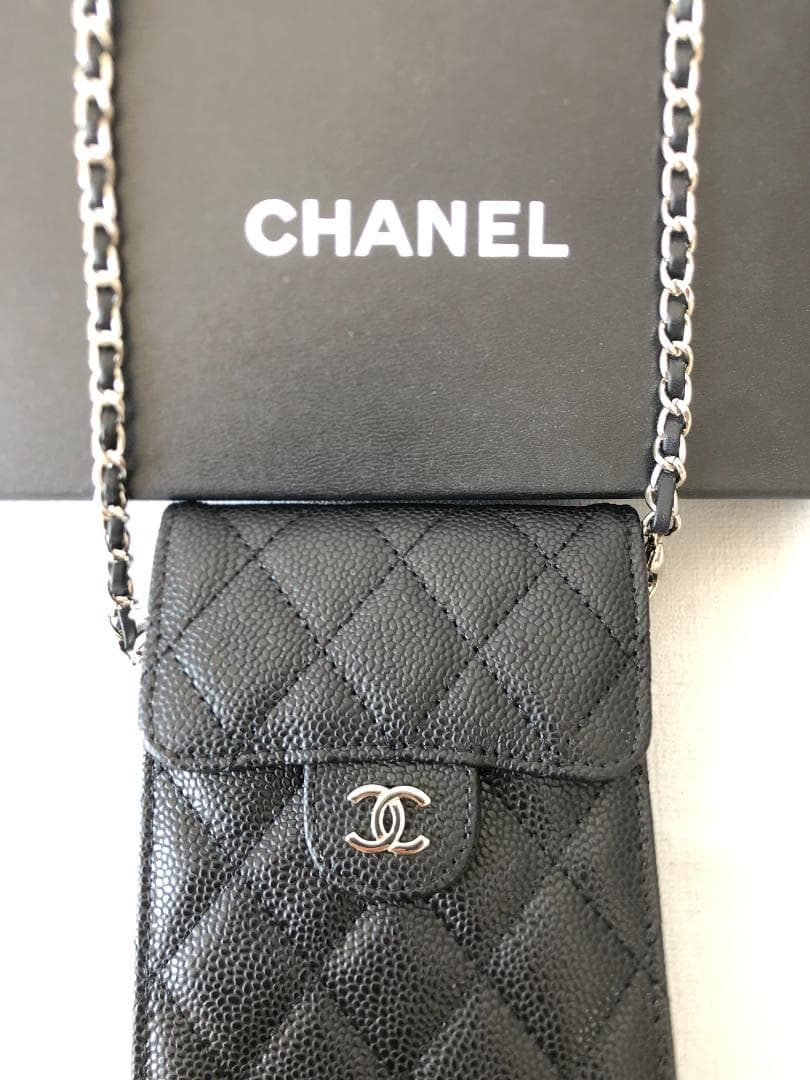 キルティングスマホショルダーバッグ　綺麗　ファション