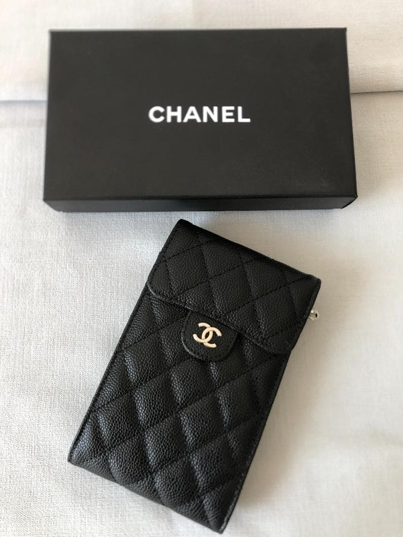 キルティングスマホショルダーバッグ　綺麗　ファション