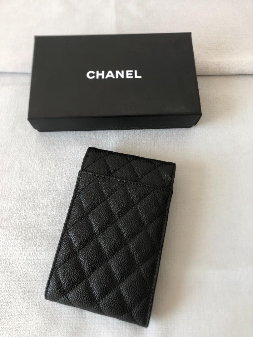 キルティングスマホショルダーバッグ　綺麗　ファション