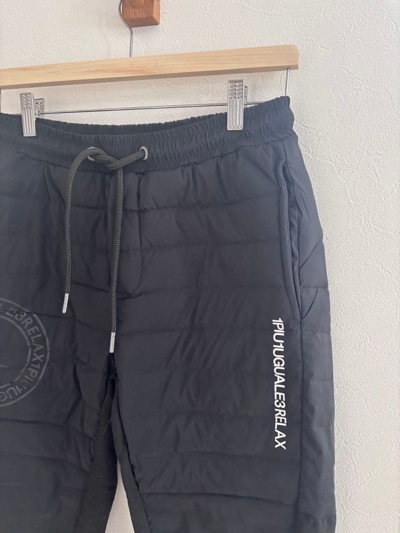 1PIU1UGUALE3 ウノピゥウノウグァーレトレ サークルロゴ　M