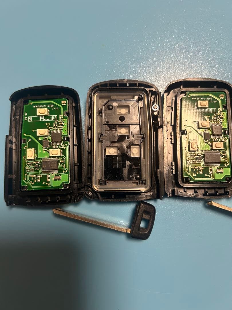 トヨタ純正 ヴォクシー スマートキー (4つボタン) 3個 送料込み