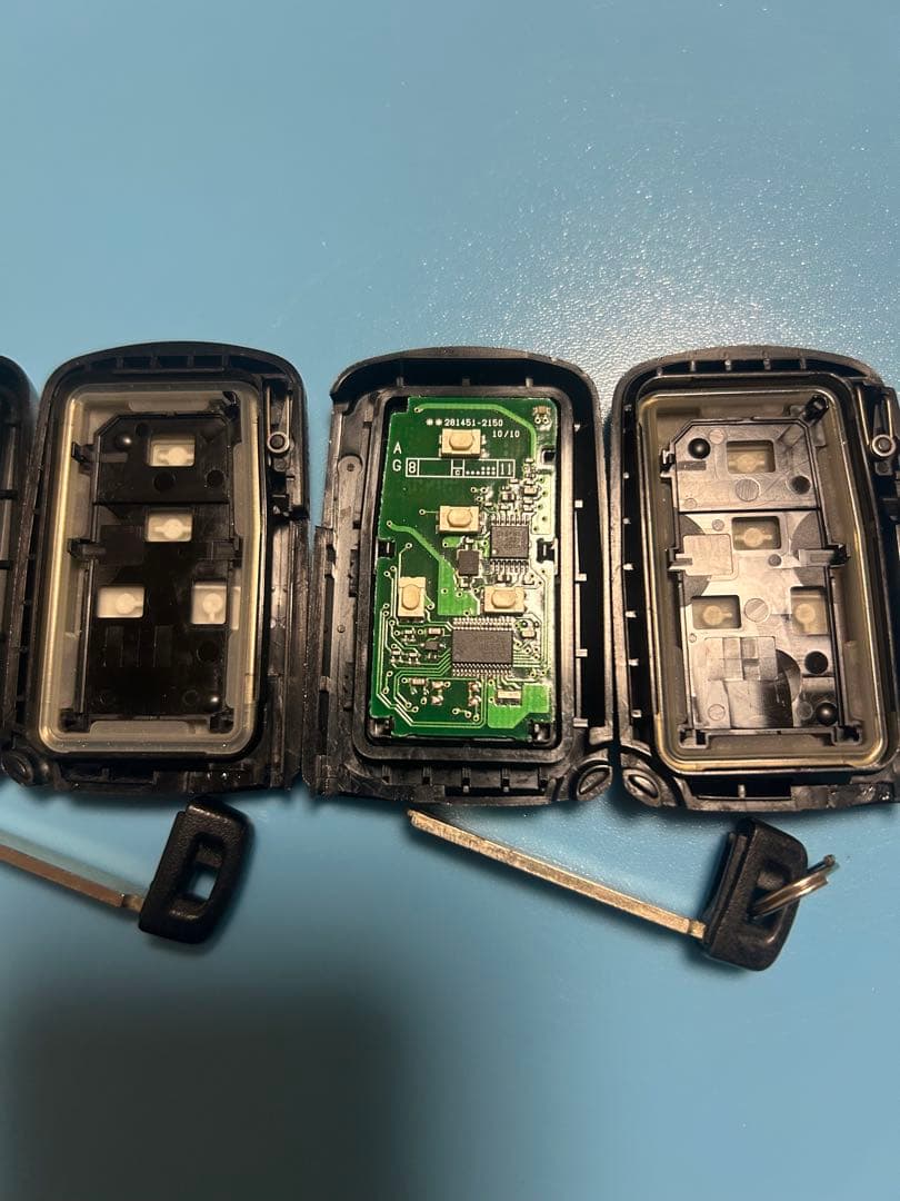 トヨタ純正 ヴォクシー スマートキー (4つボタン) 3個 送料込み