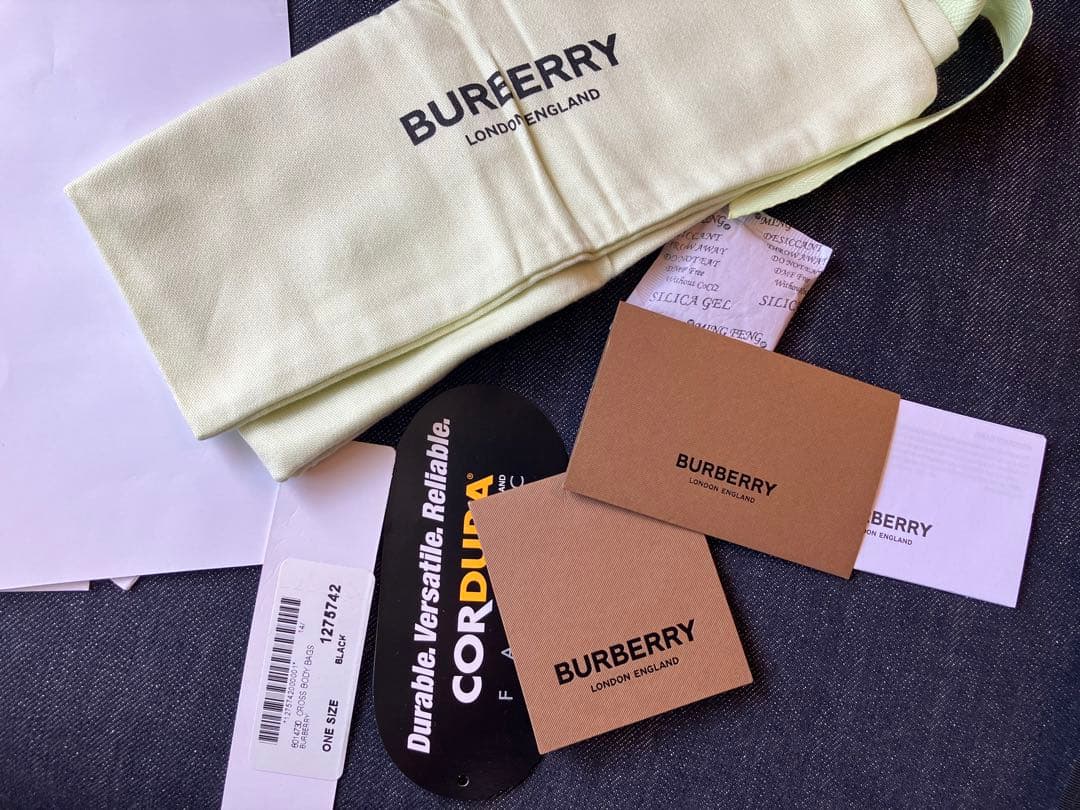 バーバリー BURBERRY ミニショルダーバッグ 黒/白8014730 未使用