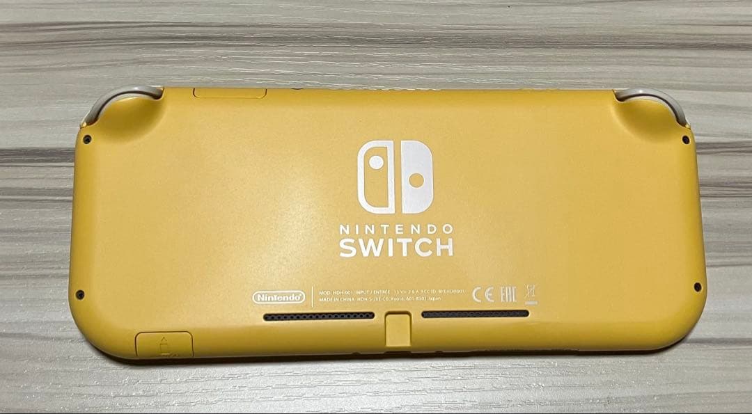 Switch Lite スイッチライト イエロー　本体　中古
