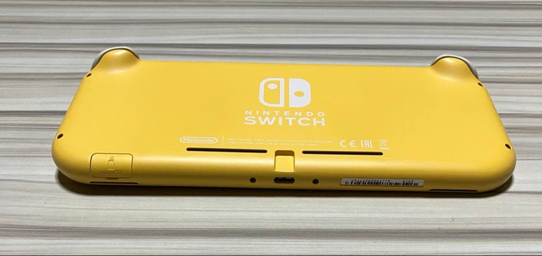 Switch Lite スイッチライト イエロー　本体　中古