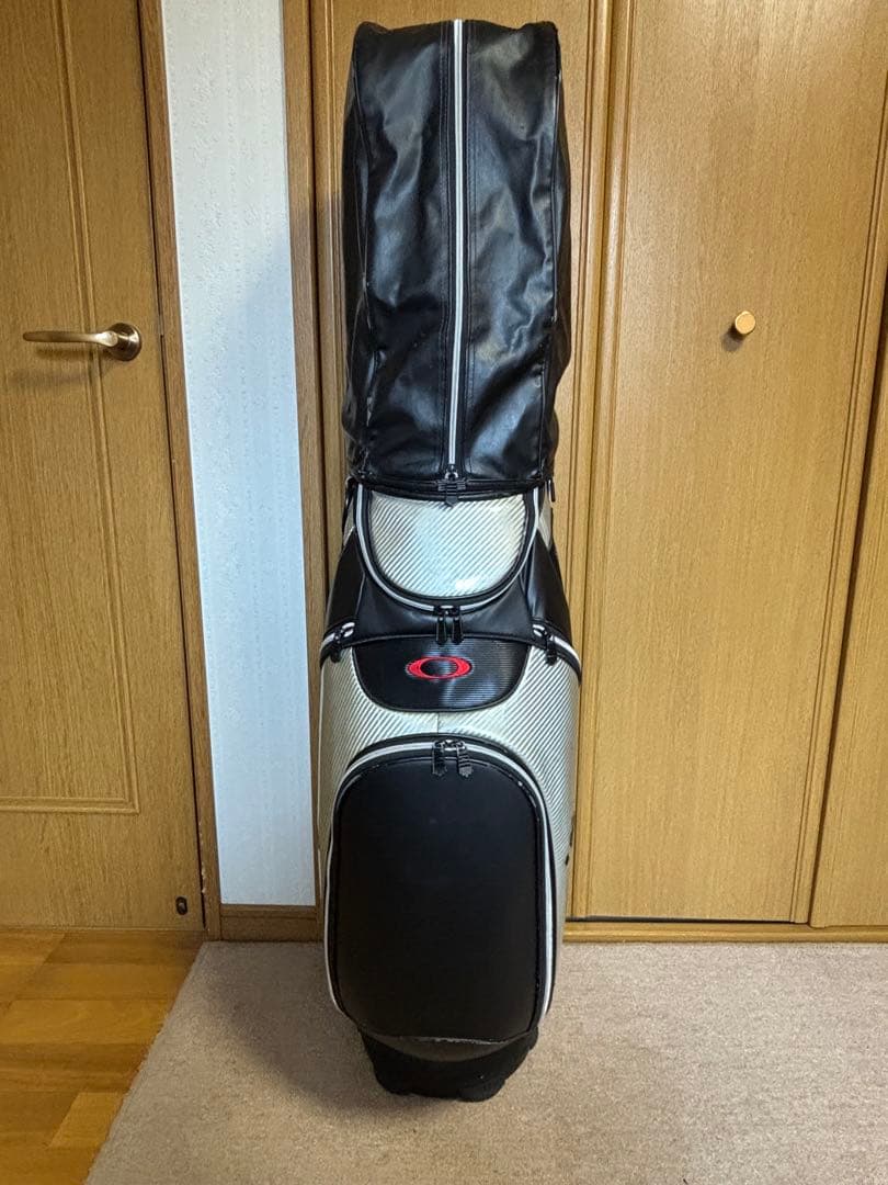オークリー OAKLEY　キャディバッグ９.5型（ブラック/シルバー/レッド）