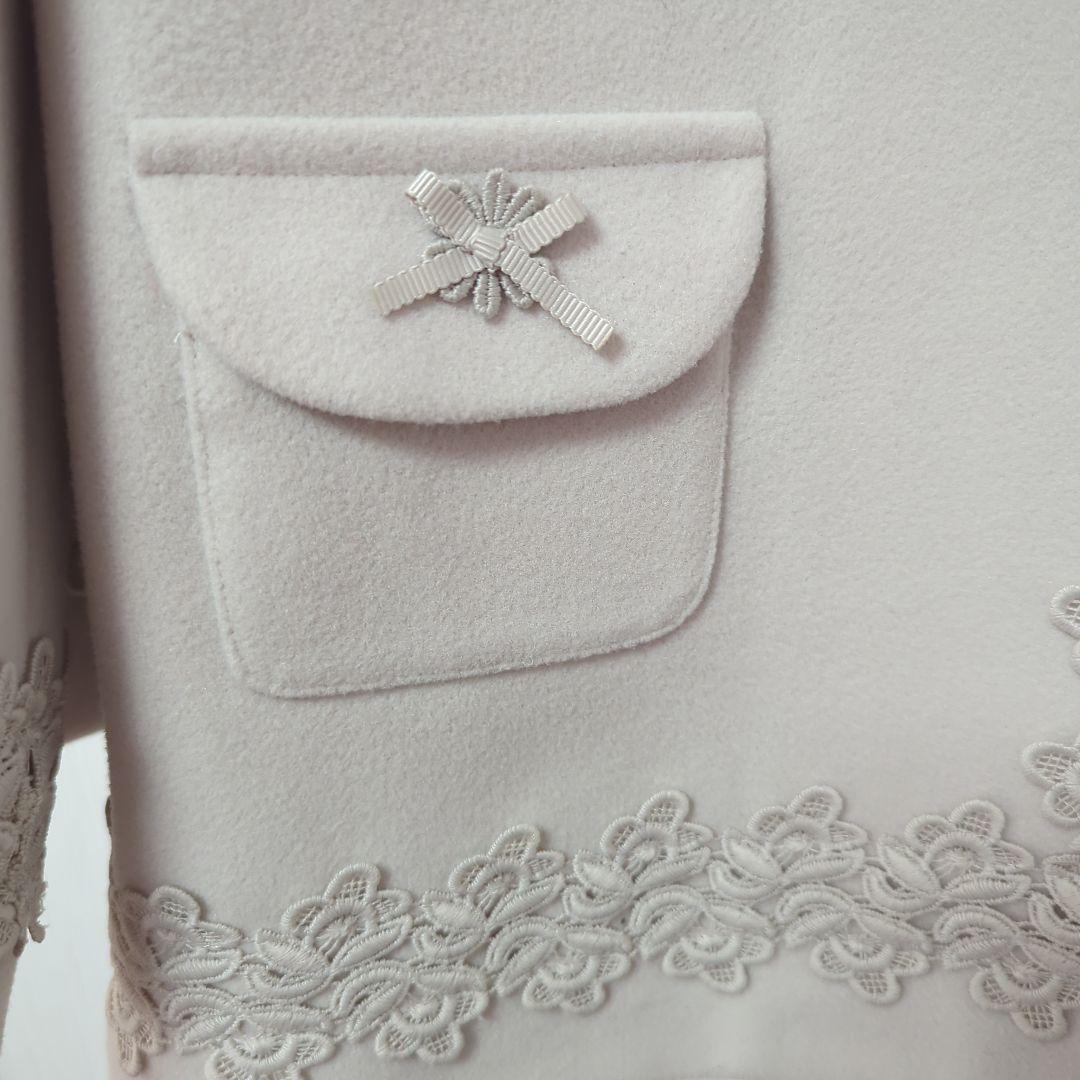 新品タグ付きスーパービューティー★レース使い✤取り外しコサージュ付ショートコート