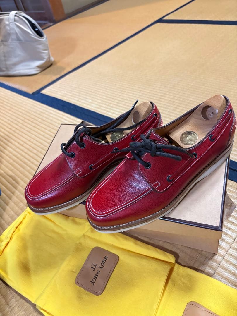 ジョン ロブ 赤 デッキシューズ