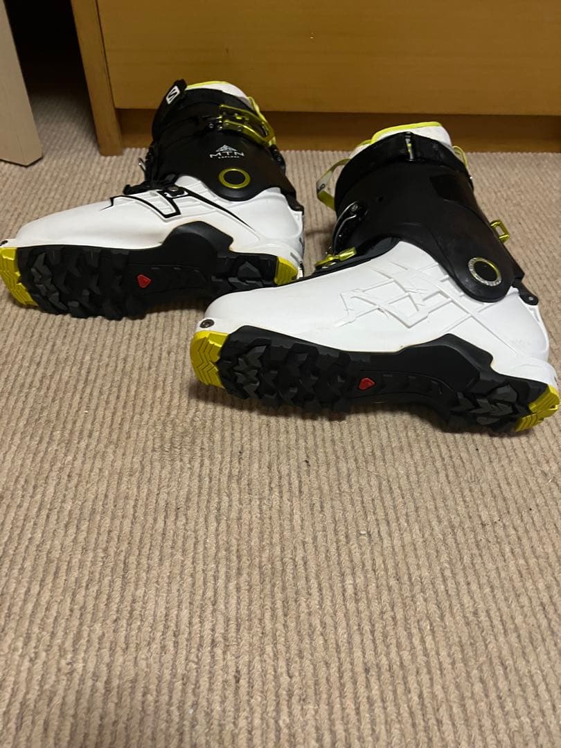 サロモンのバックカントリースキーブーツ