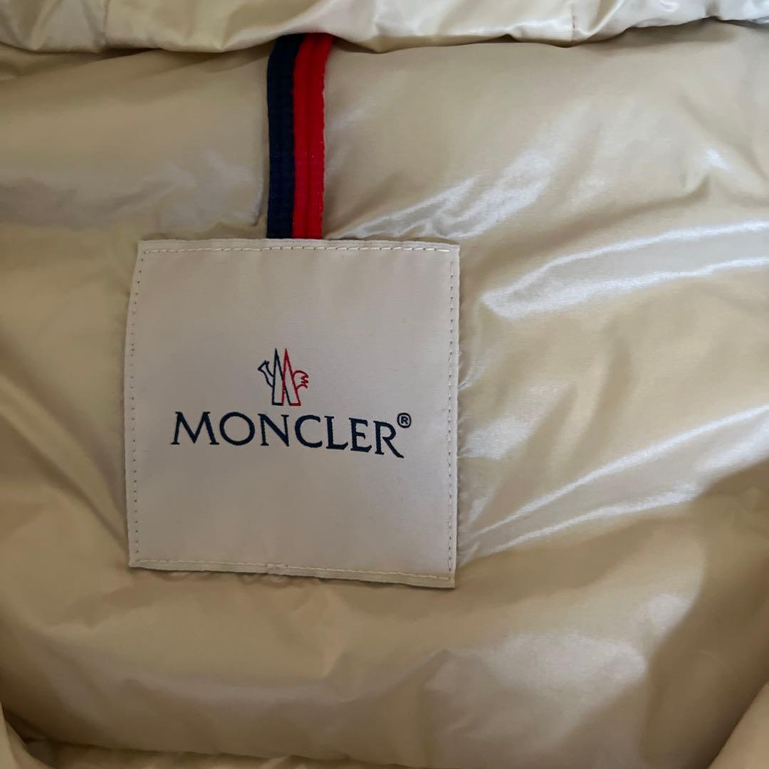 Moncler フード付きダウンベスト アイボリー