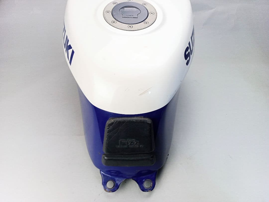 スズキ RGV250Γ VJ21 ガソリンタンク キー付き