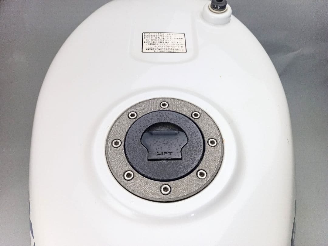 スズキ RGV250Γ VJ21 ガソリンタンク キー付き