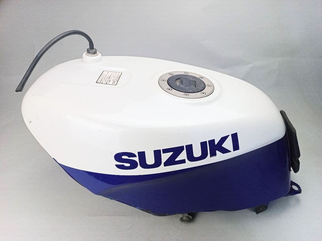 スズキ RGV250Γ VJ21 ガソリンタンク キー付き