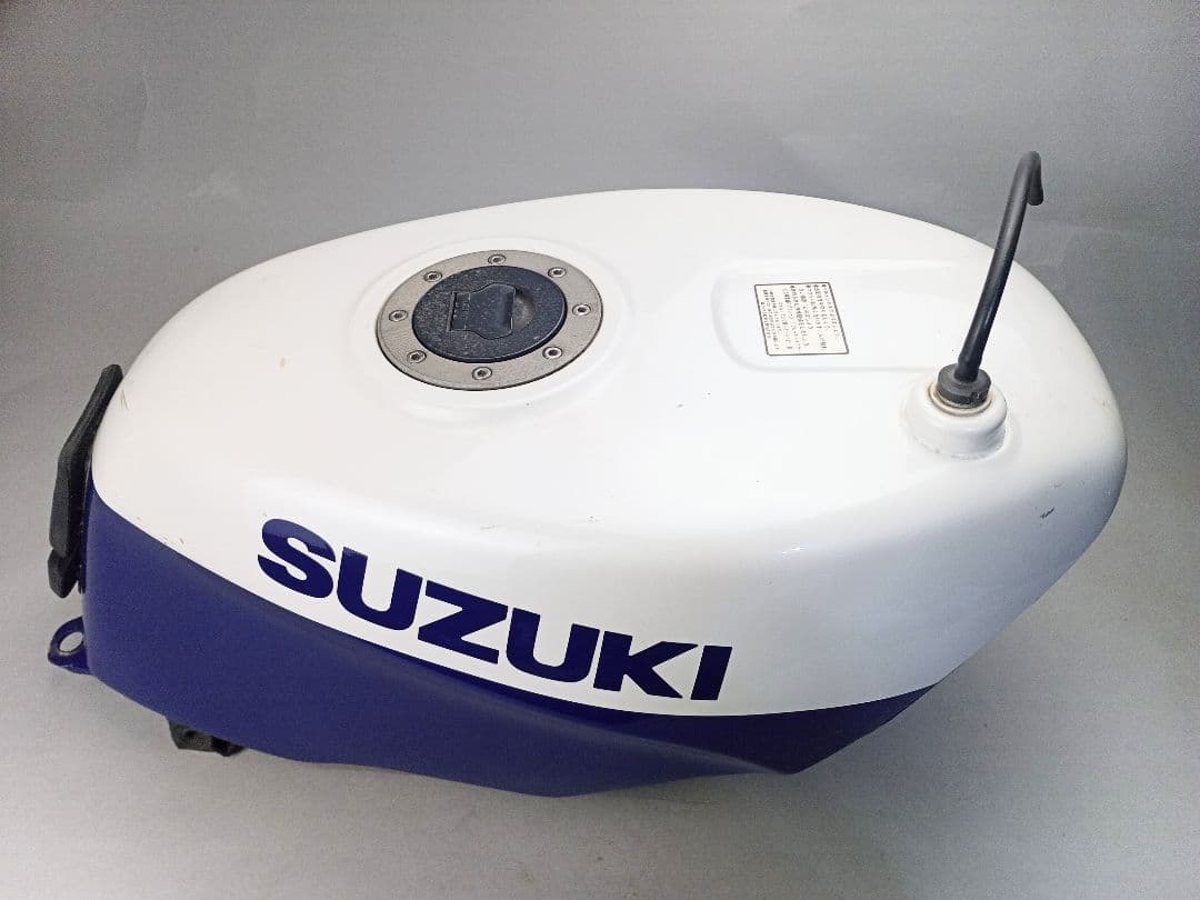 スズキ RGV250Γ VJ21 ガソリンタンク キー付き