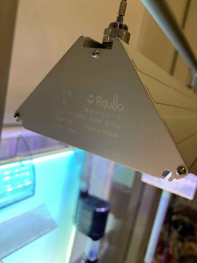 せ*い様 【引き取り限定】30㌢キューブガラス水槽 LEDライト付き 流木と岩の