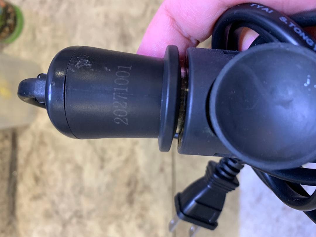 せ*い様 【引き取り限定】30㌢キューブガラス水槽 LEDライト付き 流木と岩の