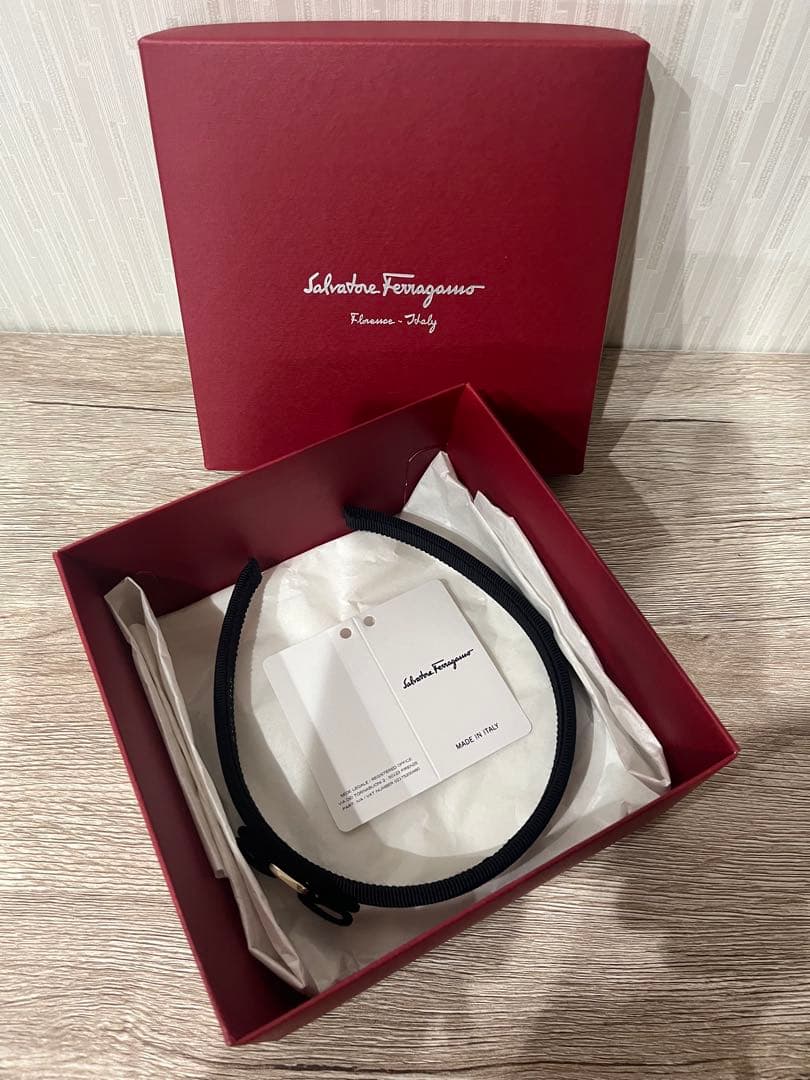 新品★Salvatore Ferragamo ブラック　シルバー　カチューシャ
