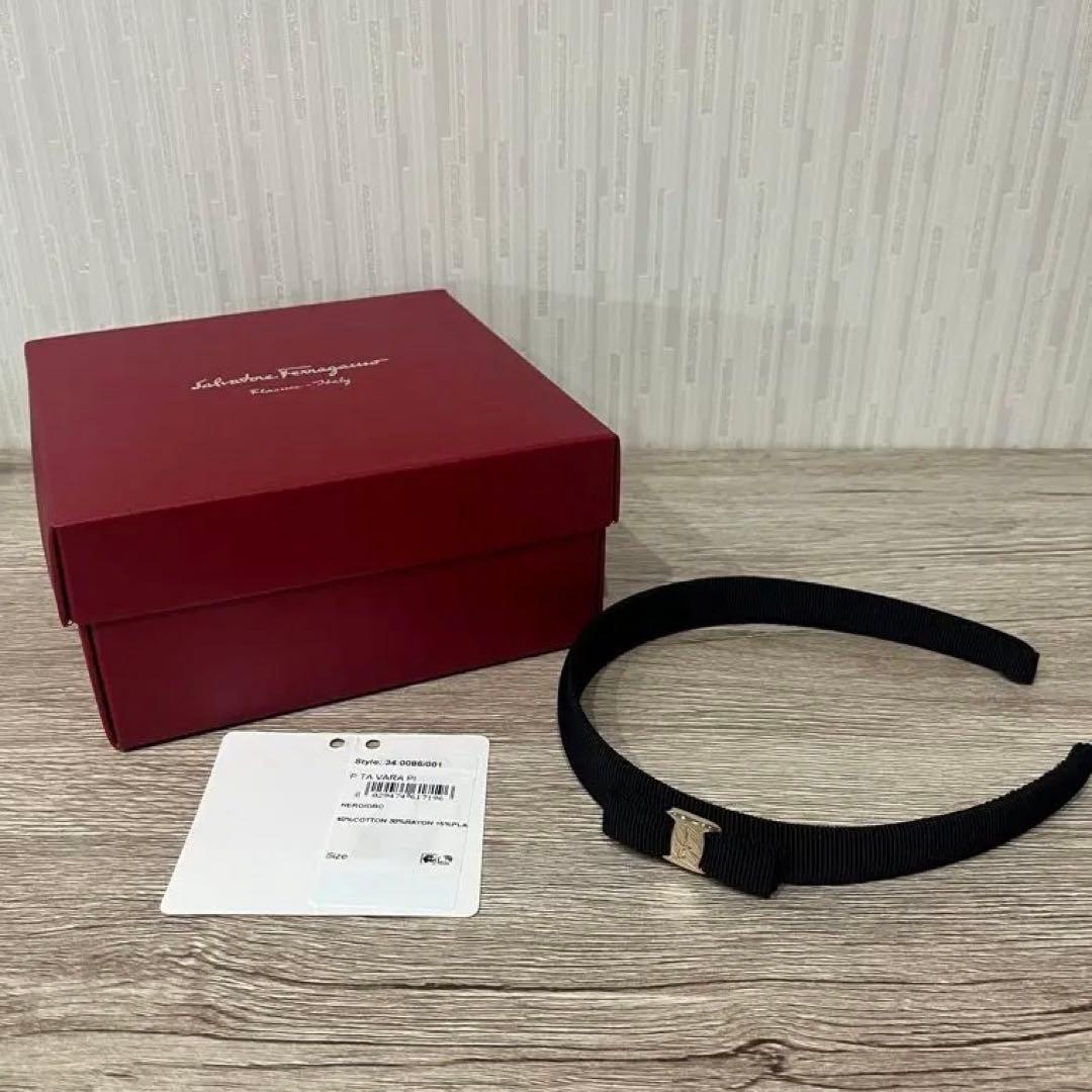 新品★Salvatore Ferragamo ブラック　シルバー　カチューシャ