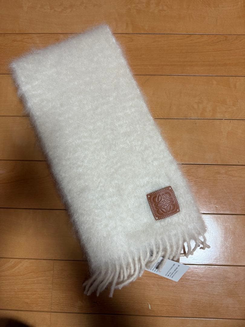 LOEWE ホワイト マフラー 新品タグ付き