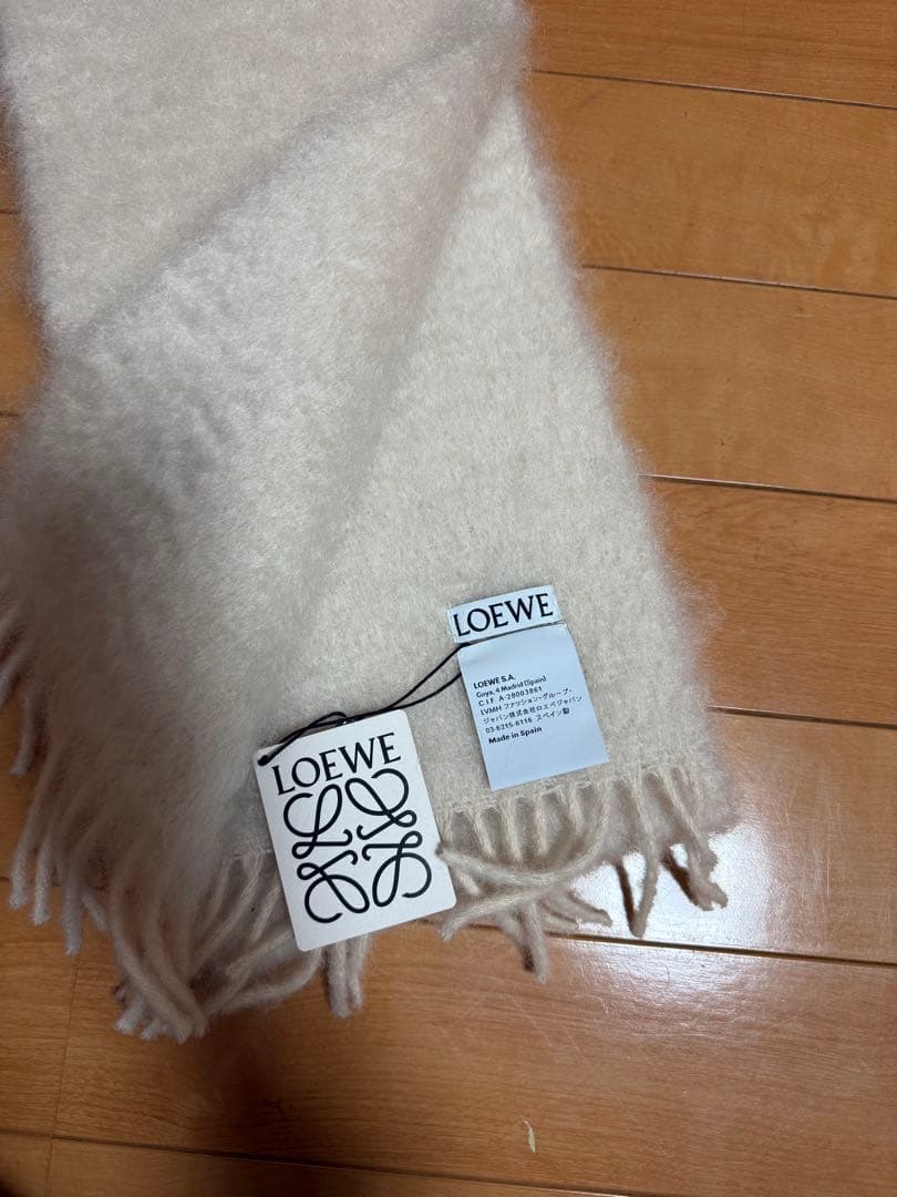 LOEWE ホワイト マフラー 新品タグ付き