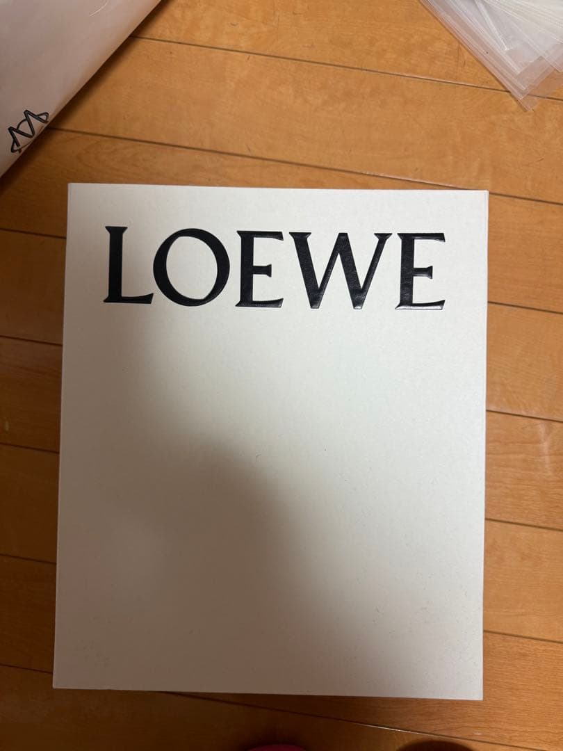 LOEWE ホワイト マフラー 新品タグ付き