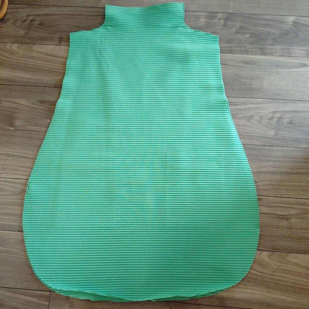 ISSEY MIYAKE me グリーン ストライプ ノースリーブ