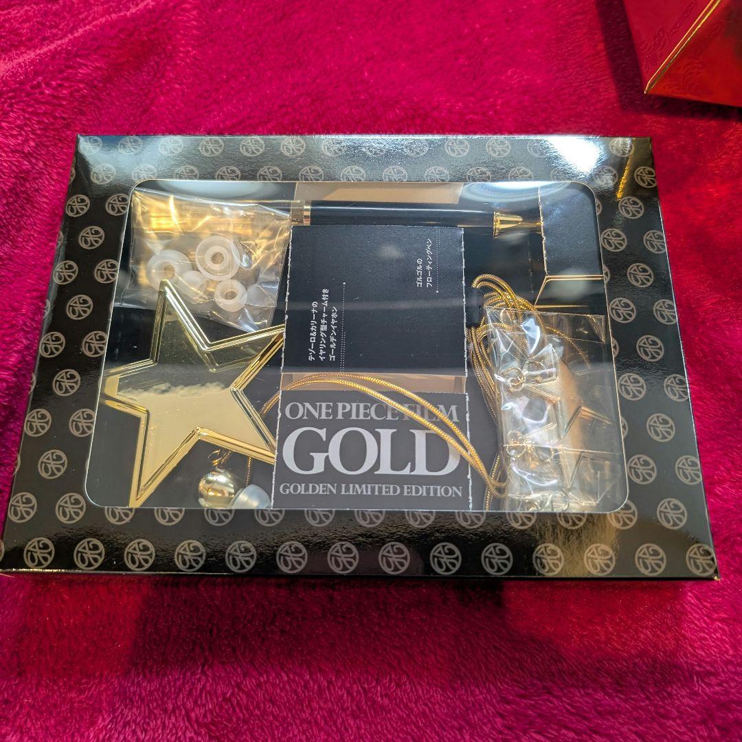 ONE PIECE FILM GOLD DVDとボードゲーム イヤホン　ペン