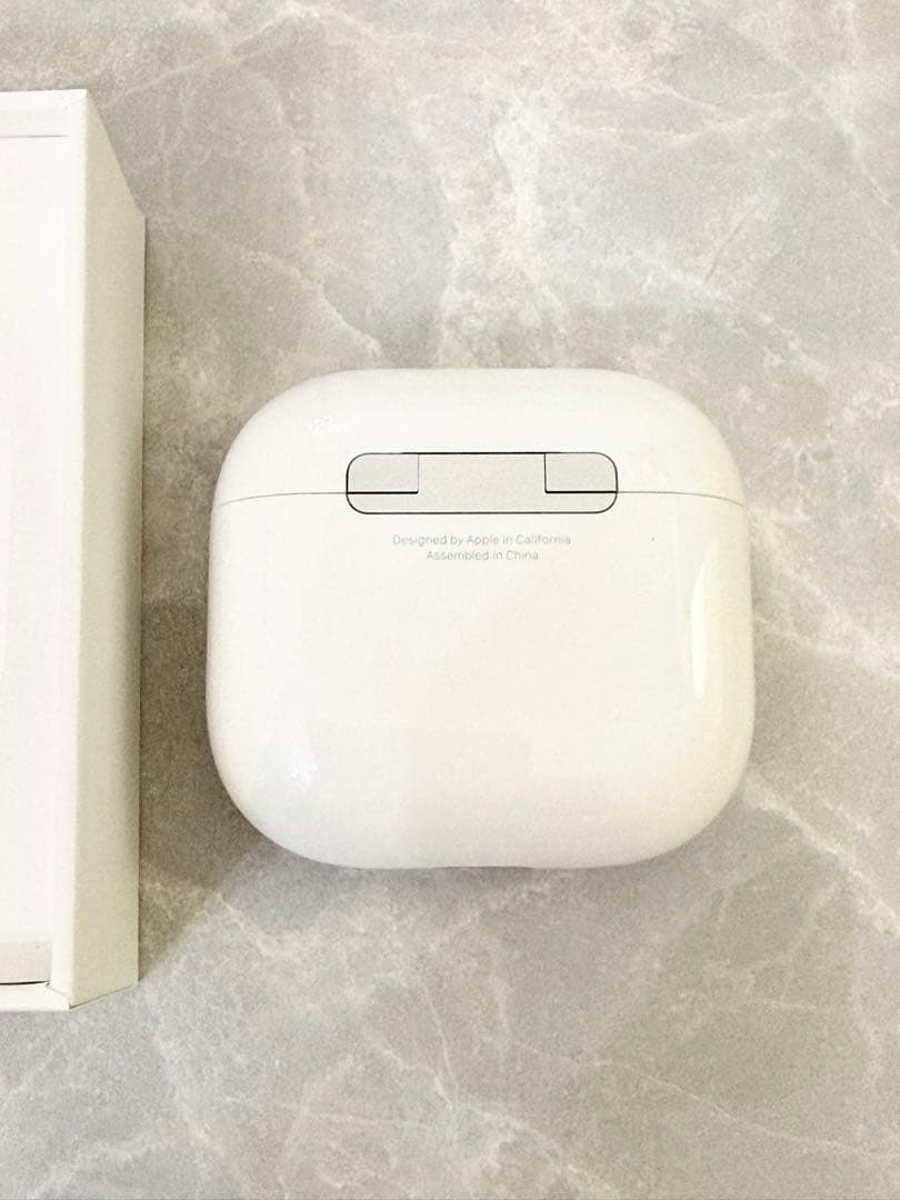 【一度使用のみ美品】Apple AirPods 4