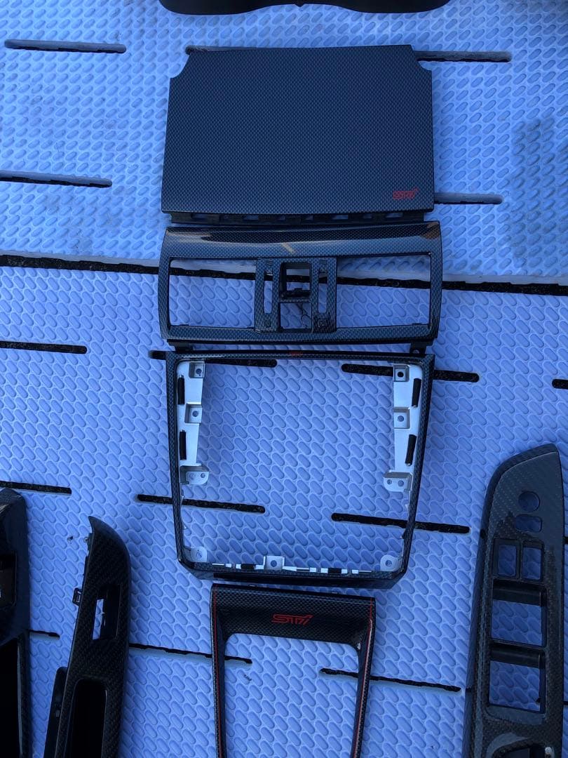 レヴォーグカーボン内装パーツセット