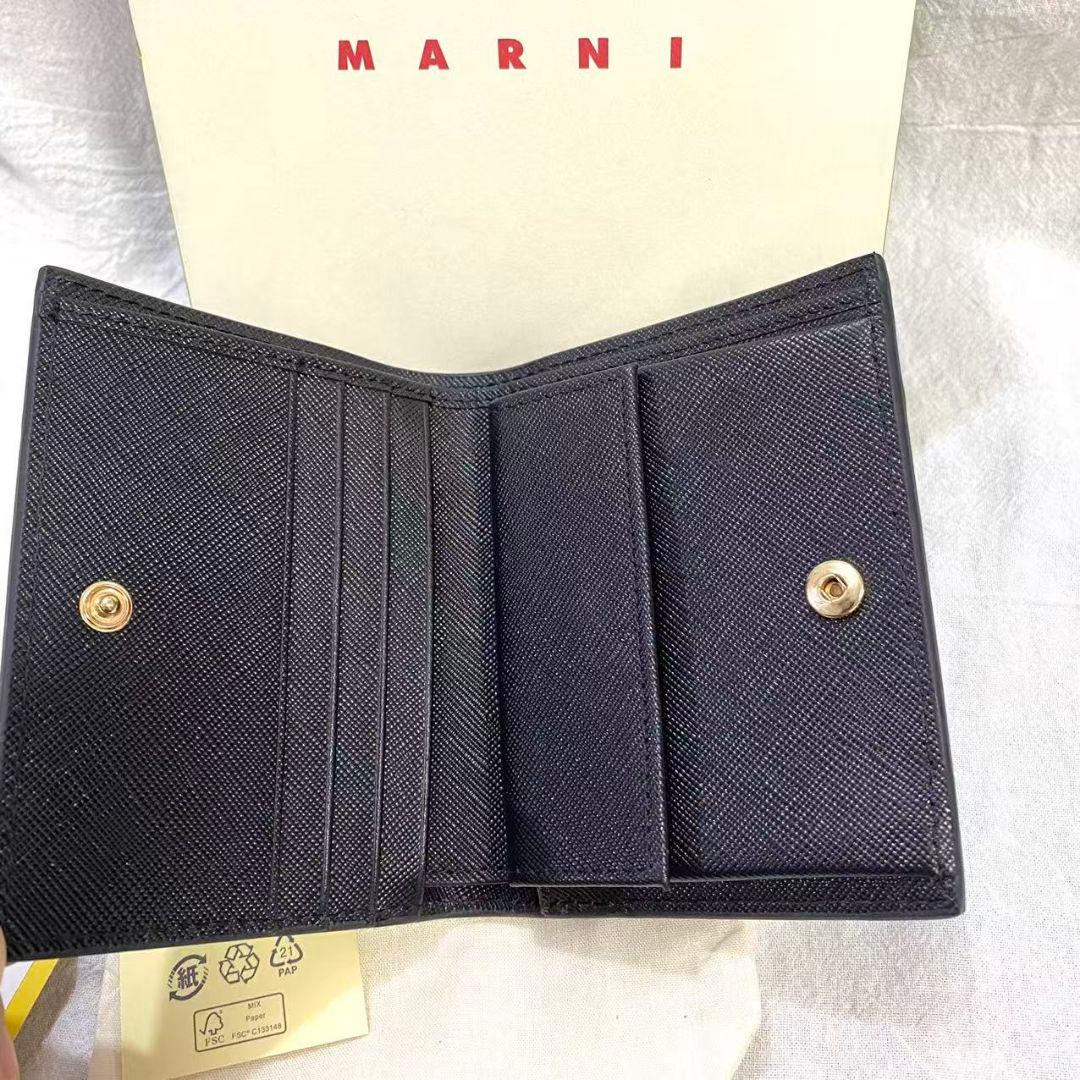 美品MARNI 二つ折り財布 ブラック
