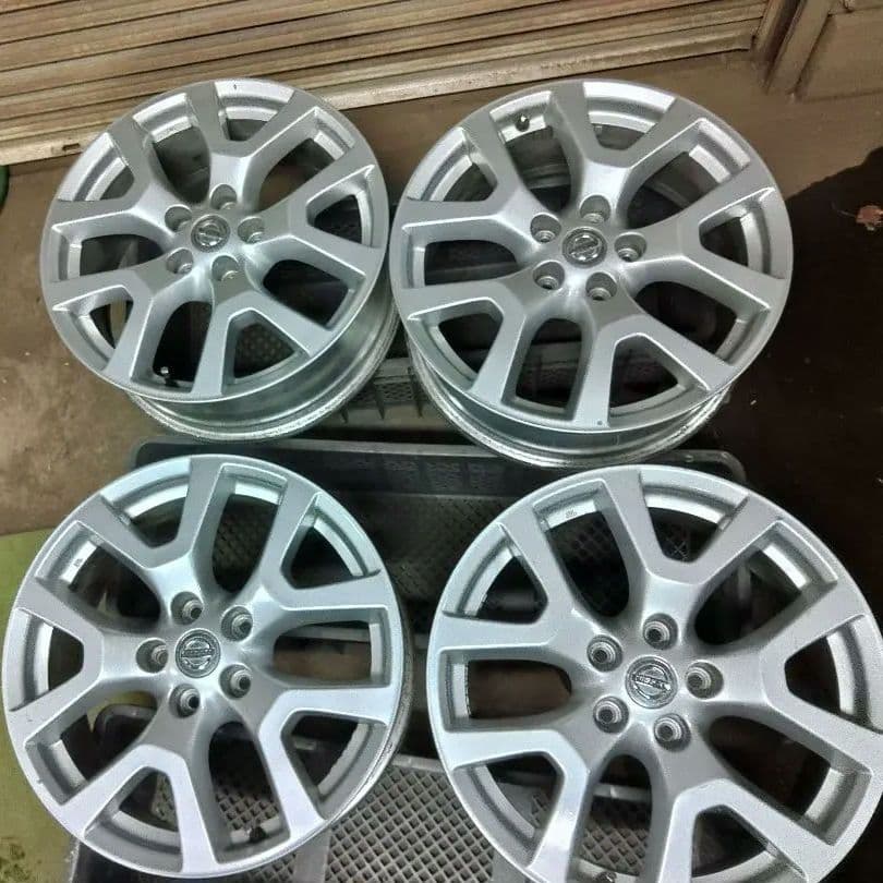 エクストレイル T31 18インチ 純正ホイール