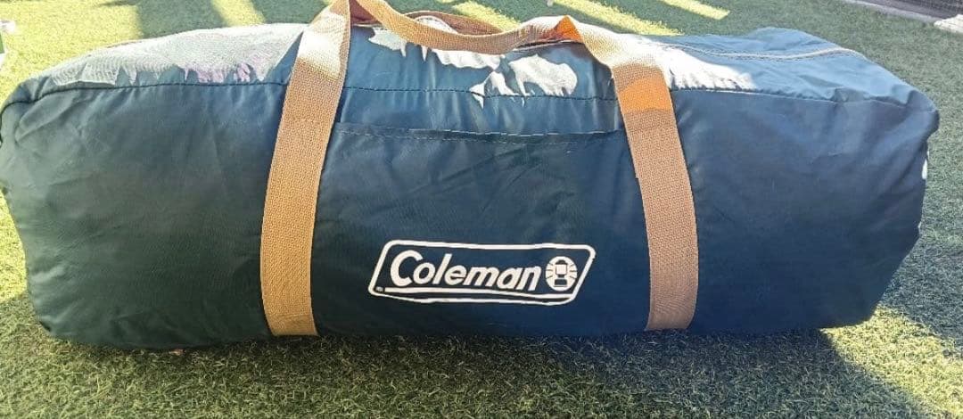 Coleman 2ルームドーム型テント 緑とベージュ
