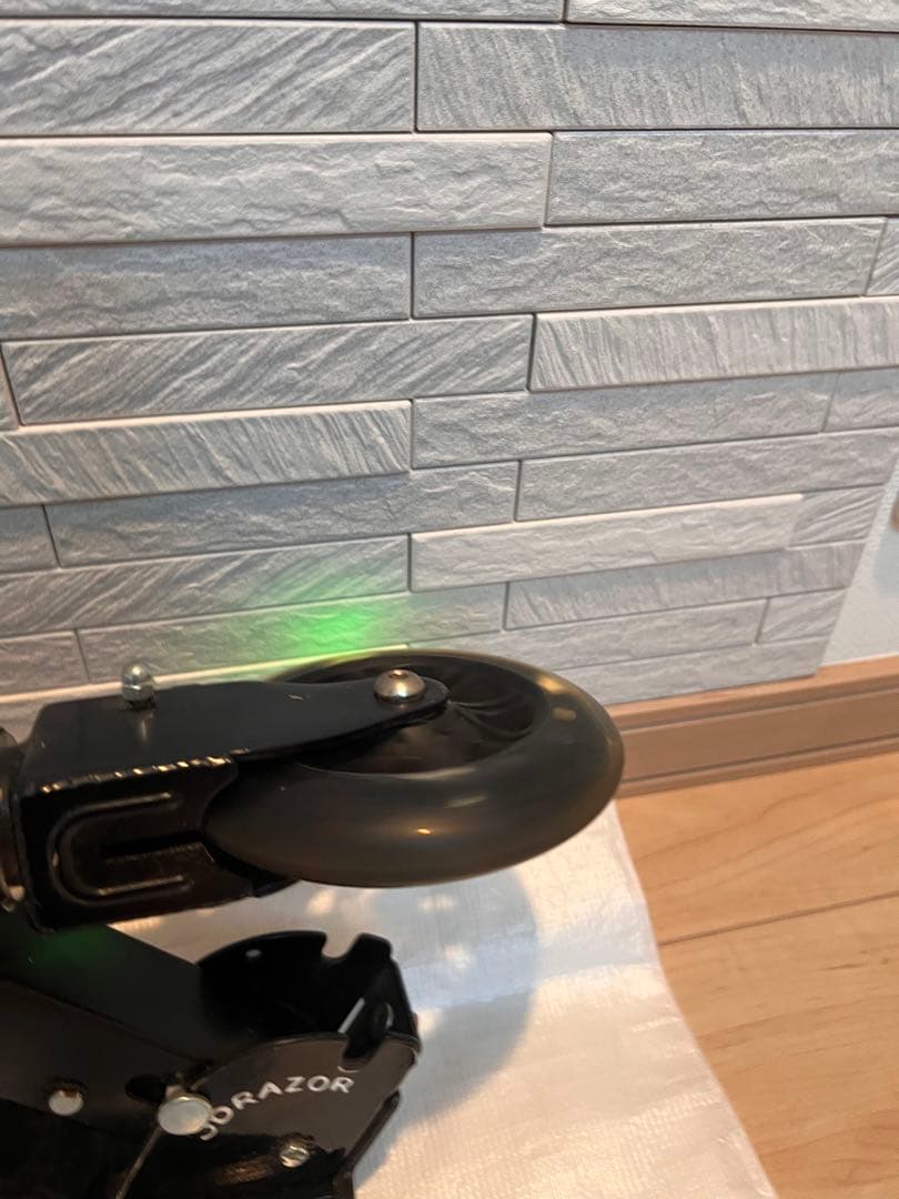 キックボード　ブレーキ付き　光るタイヤ