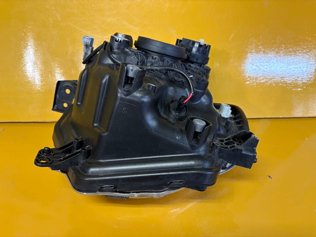 スズキ MR31S MR41S ハスラー 純正ヘッドライト右/ハロゲン