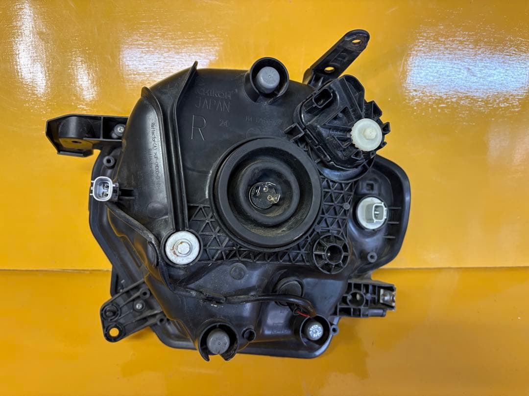 スズキ MR31S MR41S ハスラー 純正ヘッドライト右/ハロゲン