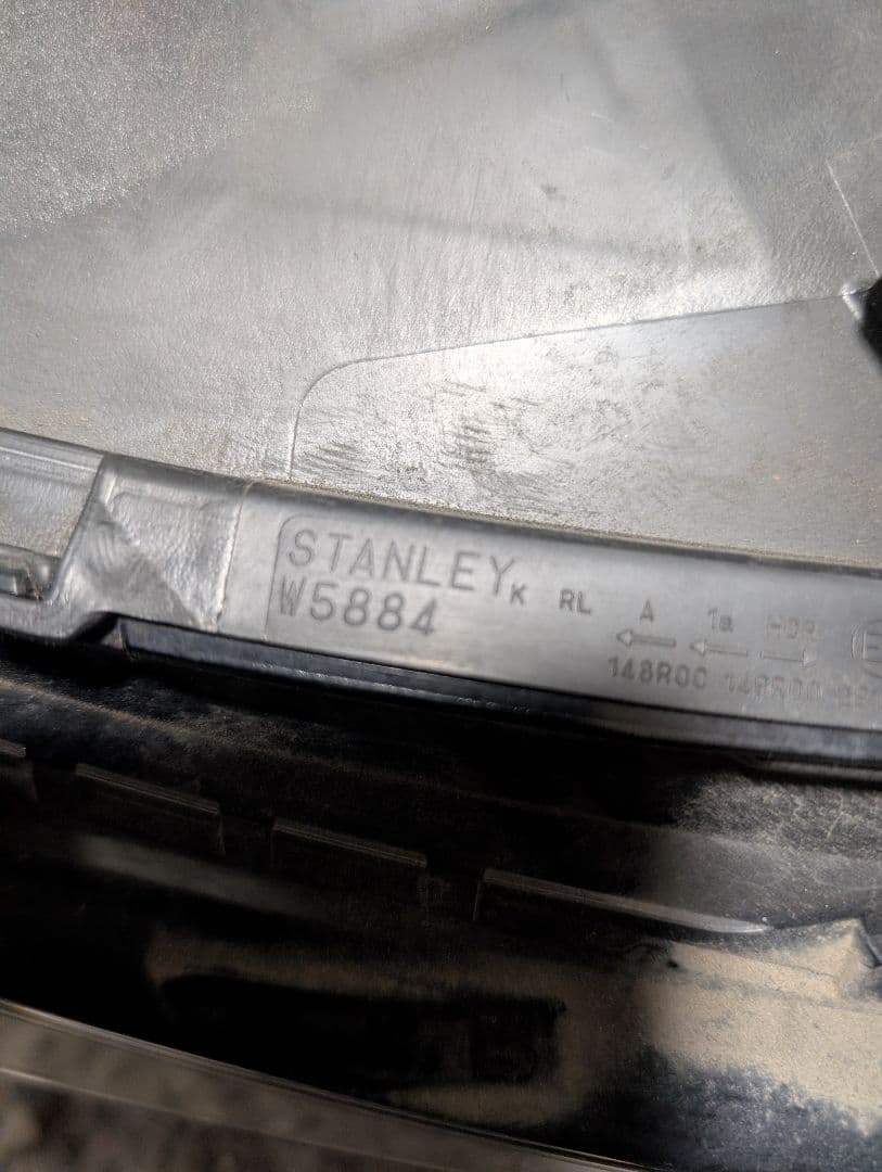 ヴェゼル　ヘッドライト　右　RV系