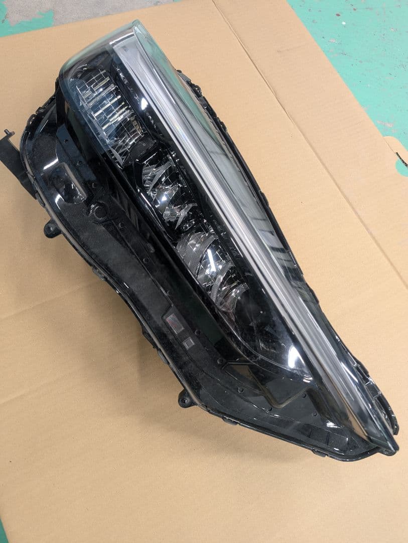 ヴェゼル　ヘッドライト　右　RV系