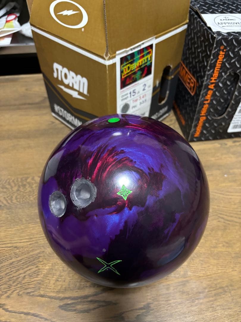 GREMLIN ボウリングボール 紫色 14ポンド