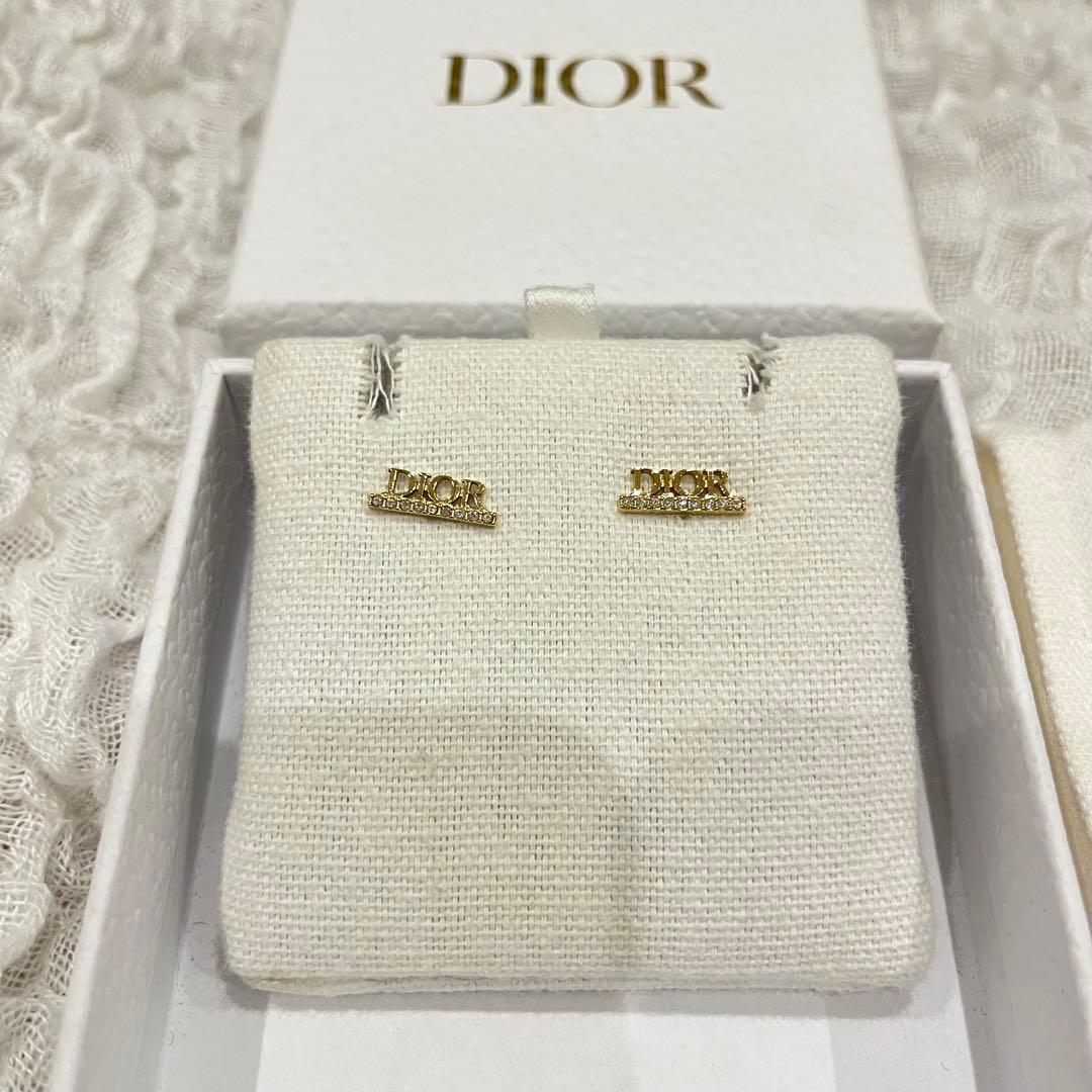 1/27 限定価格Dior ロゴデザイン ピアス　ラインストーン