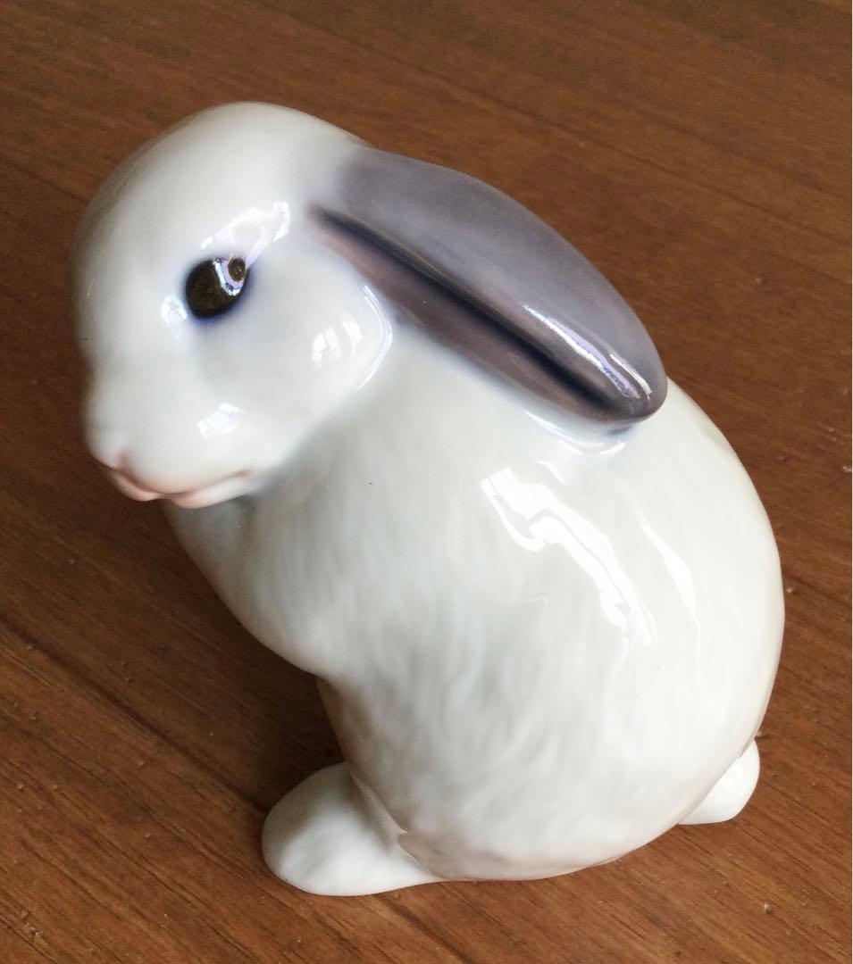   うさぎの置物　イヤーフィギュリン　2018