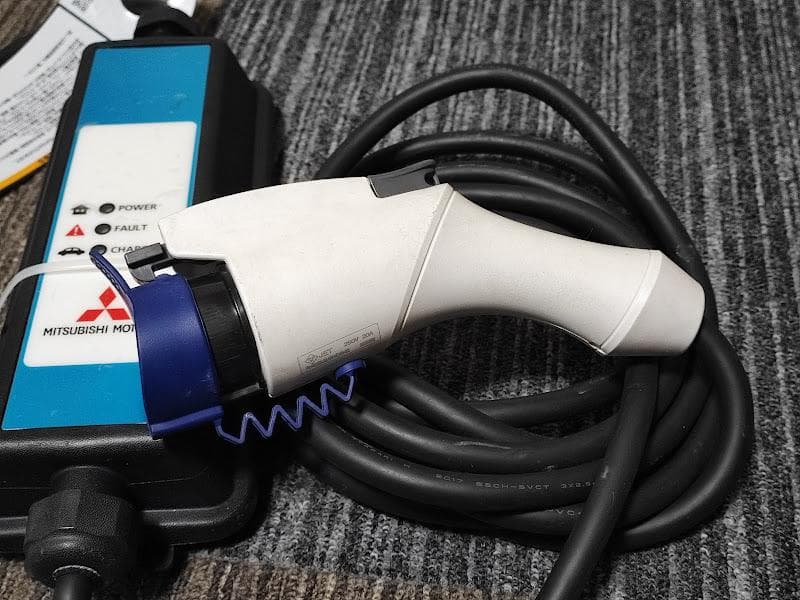 三菱アウトランダー　GNOW　200v充電ケーブル