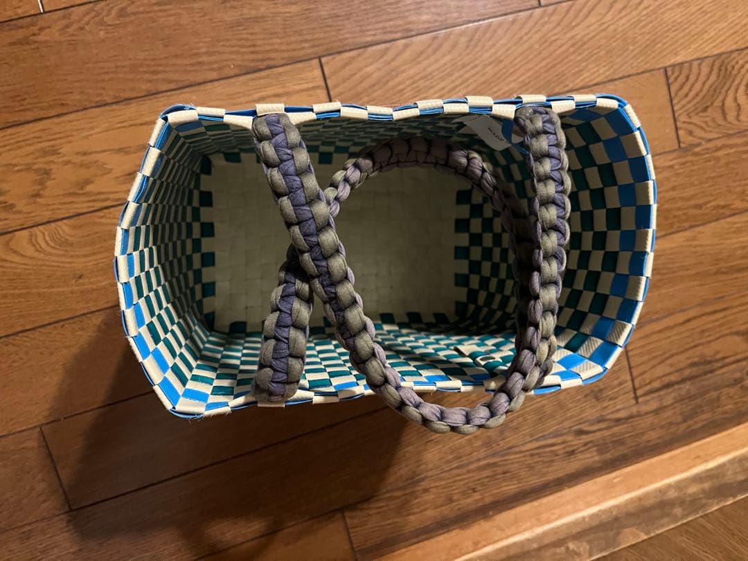 MARNI 青と白のチェック かごバッグ