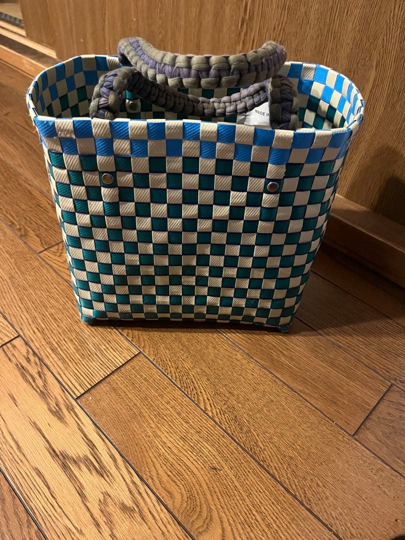MARNI 青と白のチェック かごバッグ