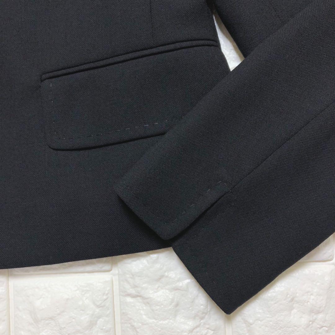 アクアスキュータムの上品な襟付きウールジャケット黒ブラック